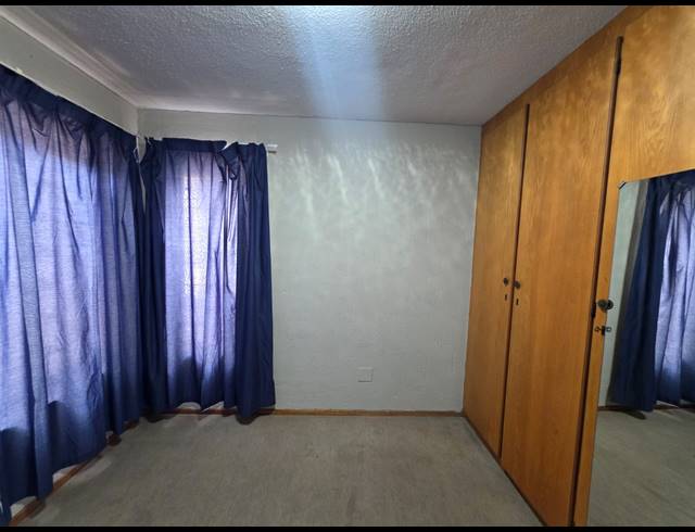 2 BEDROOM FLAT FOR SALE IN VANDERBIJLPARK SE 2